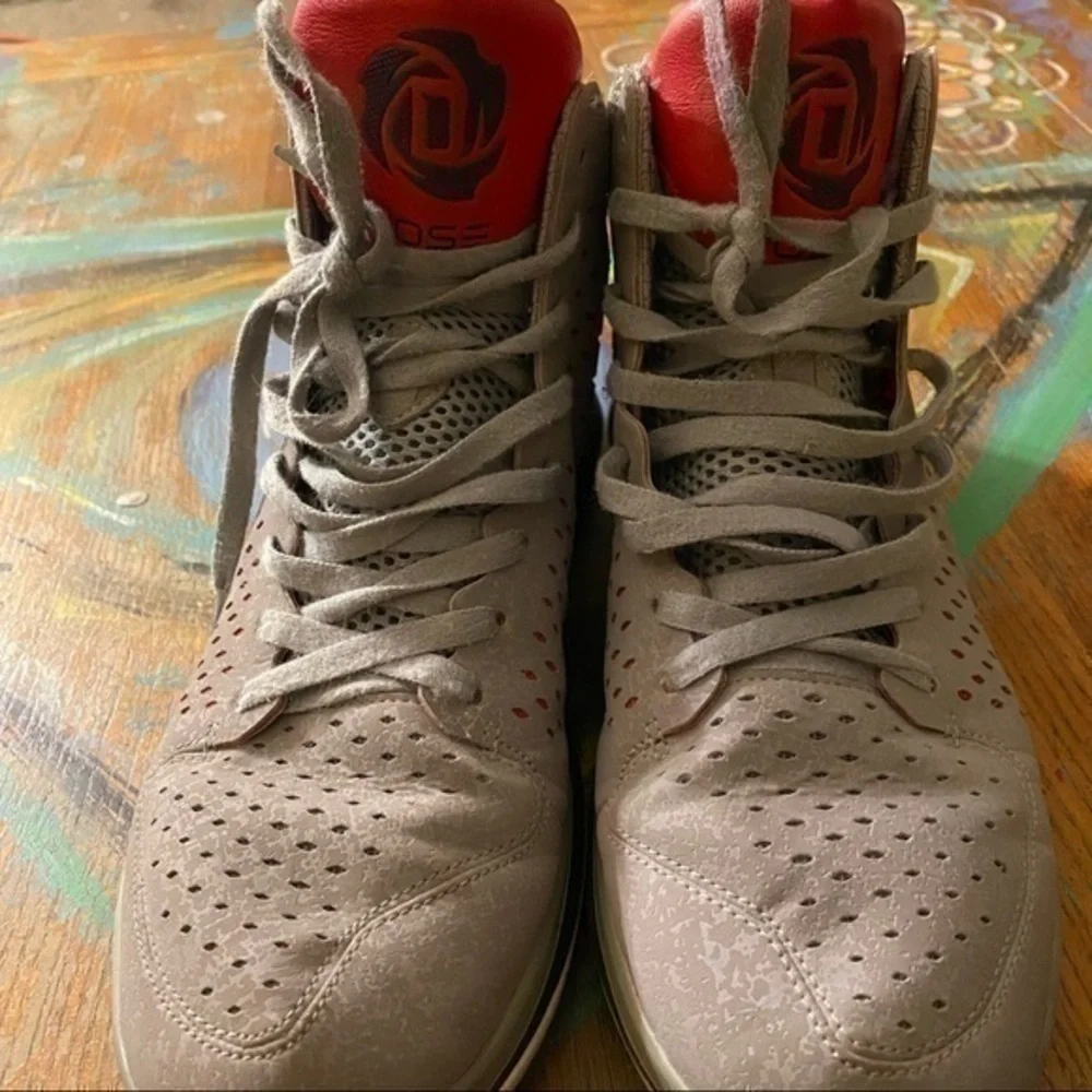 Really clean Adidas D Rose Rose 3s home colors way size 11.5